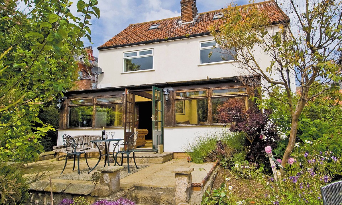 West Cliff Cottage | 3 bedroom accommodation in Whitby