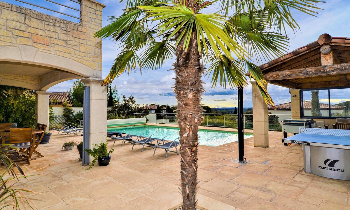 Saint-Hippolyte-de-Montaigu House | 3 bedroom accommodation in Flaux