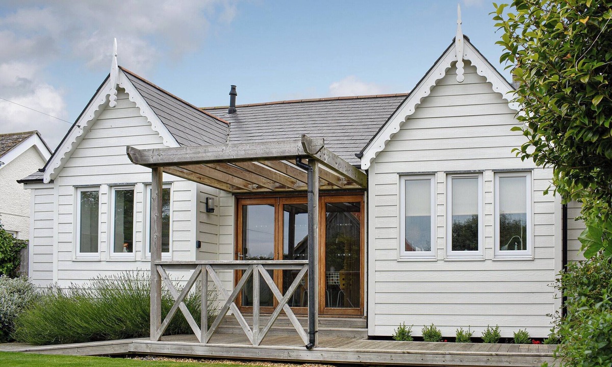 Middleton-on-Sea Cottage | 3 bedroom accommodation in Elmer
