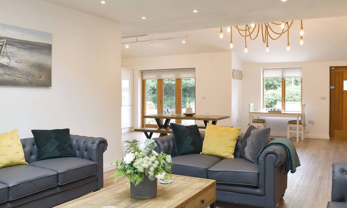 Irby Cottage | 3 bedroom accommodation in Greasby, Wirral