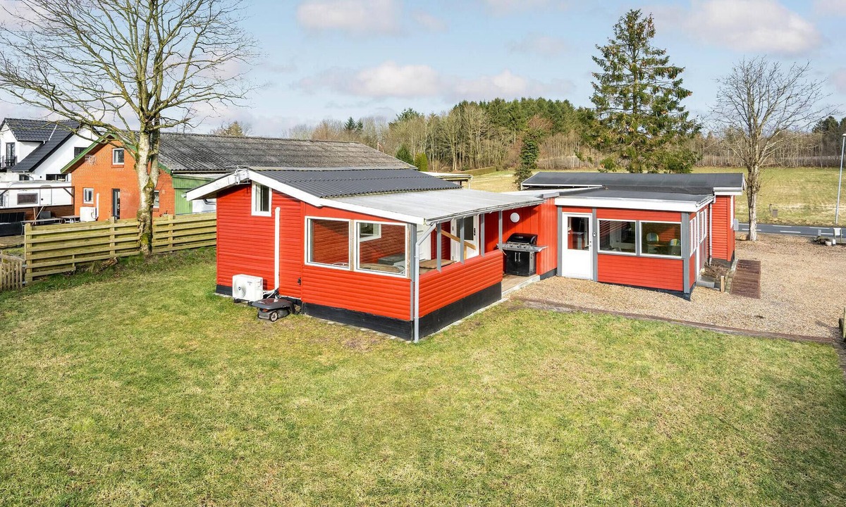 Give House | 3 bedroom amazing home in Give