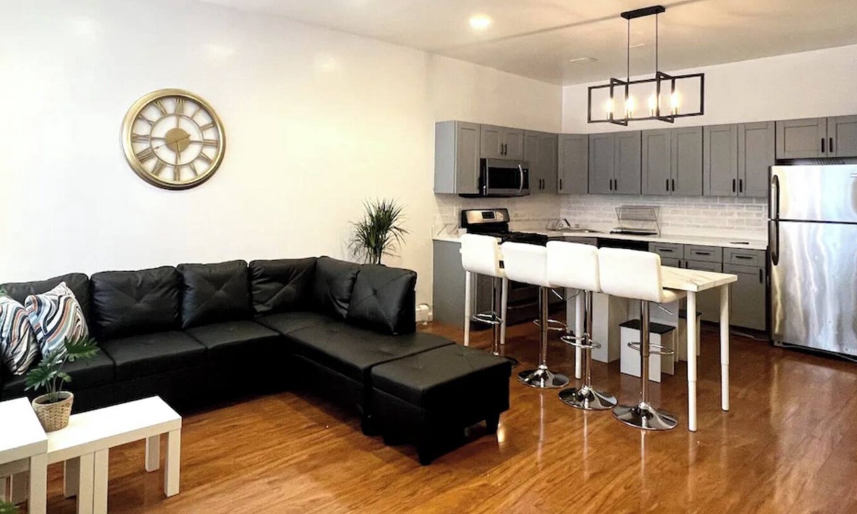 South Side Apartment | 3-bedroom apartment