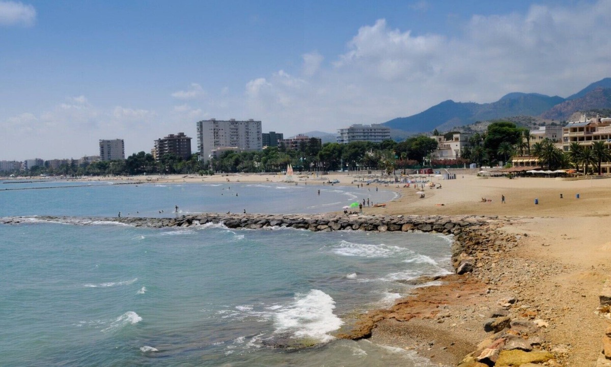 Benicassim Apartment | 3-bedroom apartment in fabulous Benicàssim with AC/HEATER