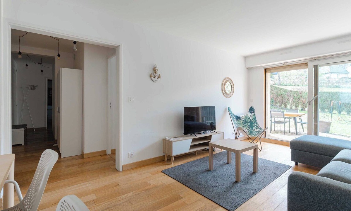 Deauville Apartment | 3 bedroom apartment with garden and swimming pool