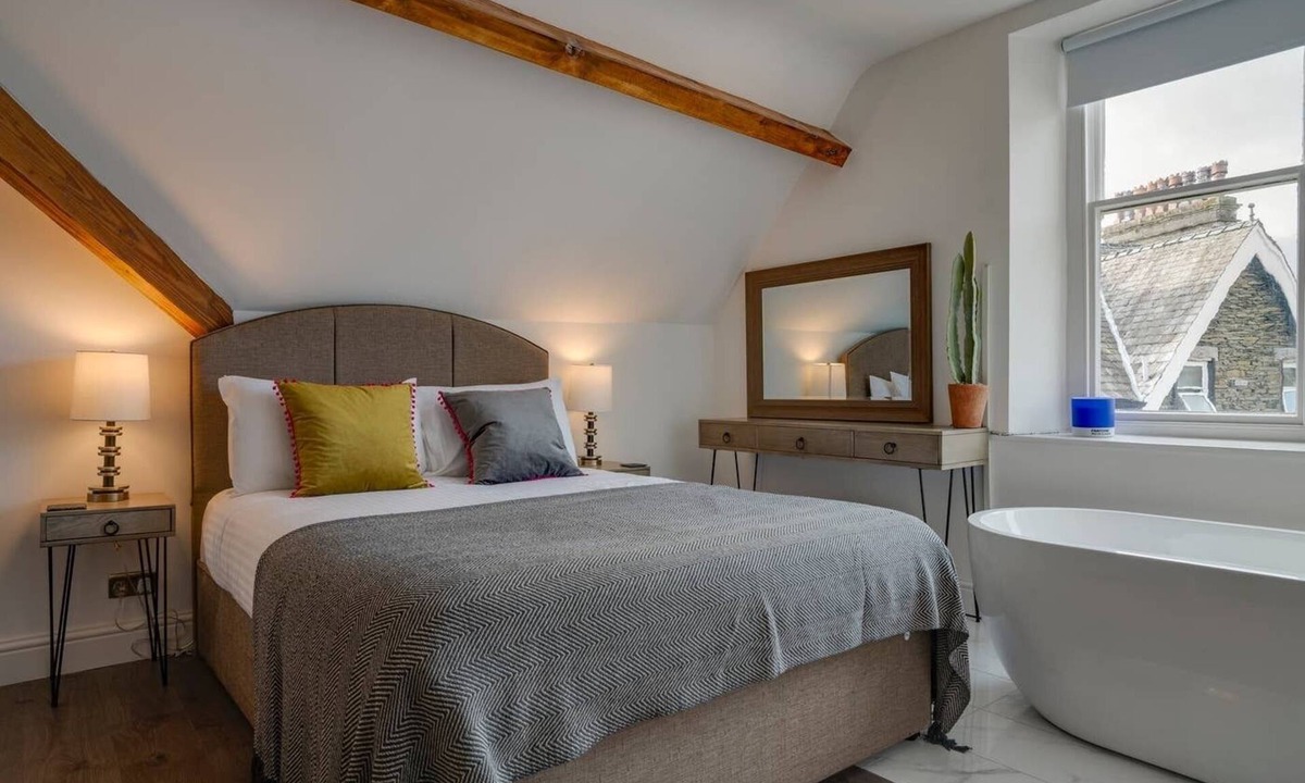 Windermere Apartment | 3 Bedroom Apartment in Windermere - Bathtub