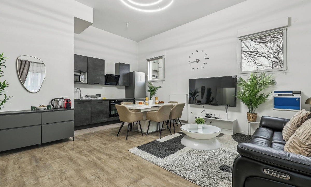Bobigny Apartment | 3-bedroom apartment in welcoming Bobigny with WiFi