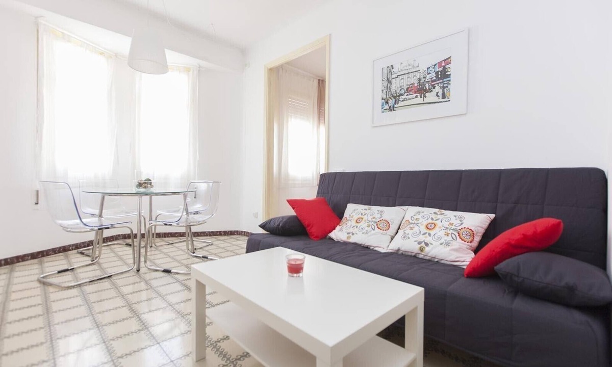 El Poble-sec Apartment | 3-Bedroom Apartment Next to Plaza with Wi-Fi and Air Conditioning
