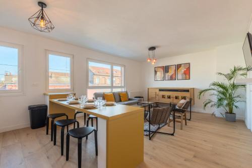Faubourg de Bethune Apartment | 3 bedroom apartment near CHU and city center