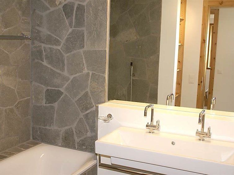 Parpan Apartment | 3 bedroom Apartment, sleeps 7 in Parpan with WiFi