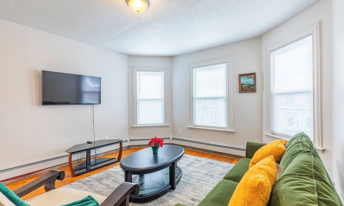 Hartford Apartment | 3-bedroom apartment steps to Downtown Hartford