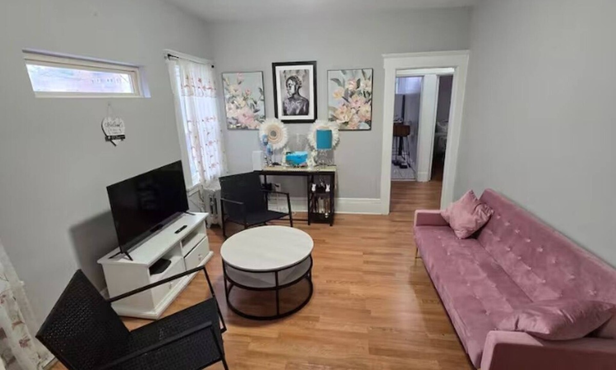 East Orange Bed & Breakfast | 3 Bedroom Apartment near World Cup Stadium NYC
