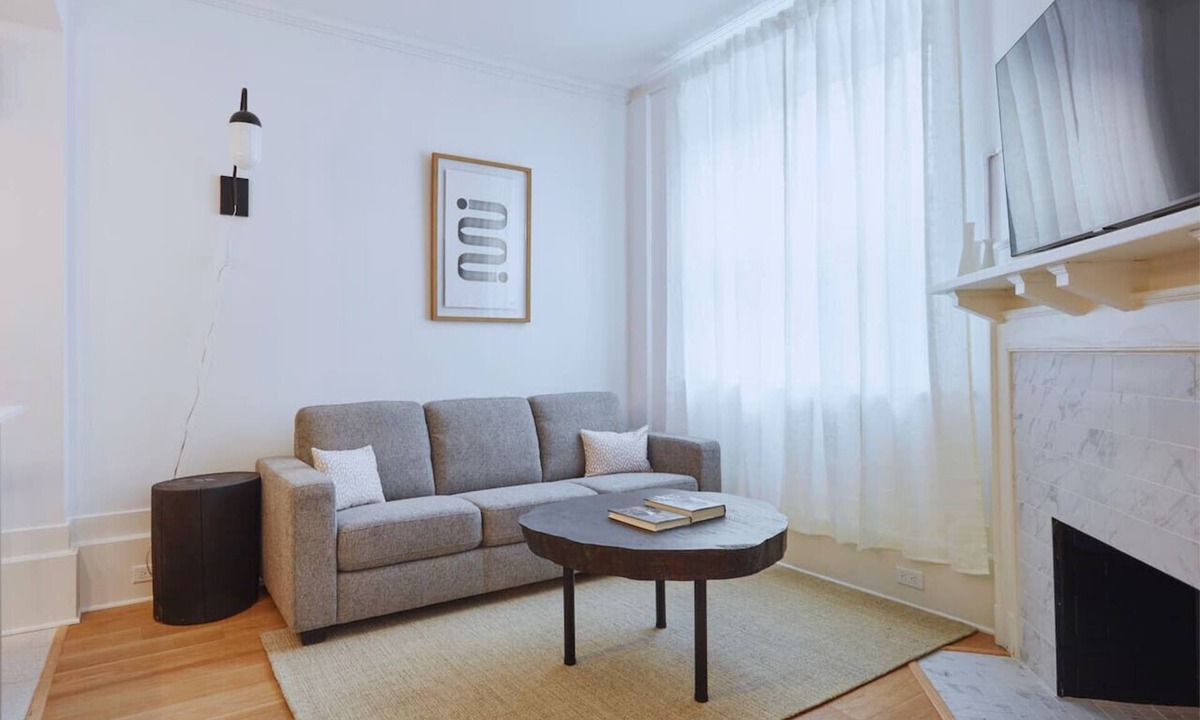 Shaughnessy Village Apartment | 3 bedroom apt, 1.5 bath apt w/parking in Downtown