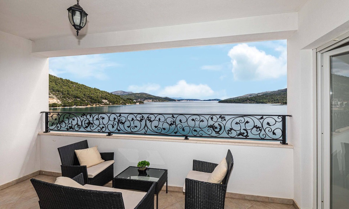 Marina Apartment | 3 bedroom awesome apartment in Marina