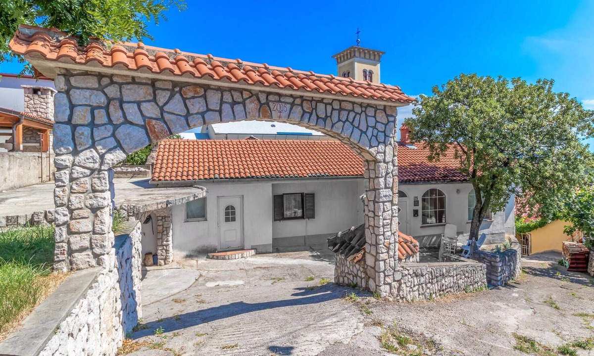Praputnjak House | 3 bedroom awesome home in Praputnjak