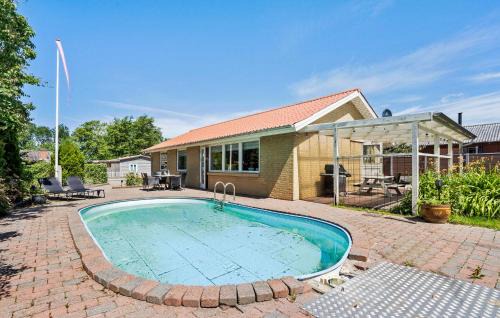 Videbaek House | 3 Bedroom Awesome Home In Videbæk