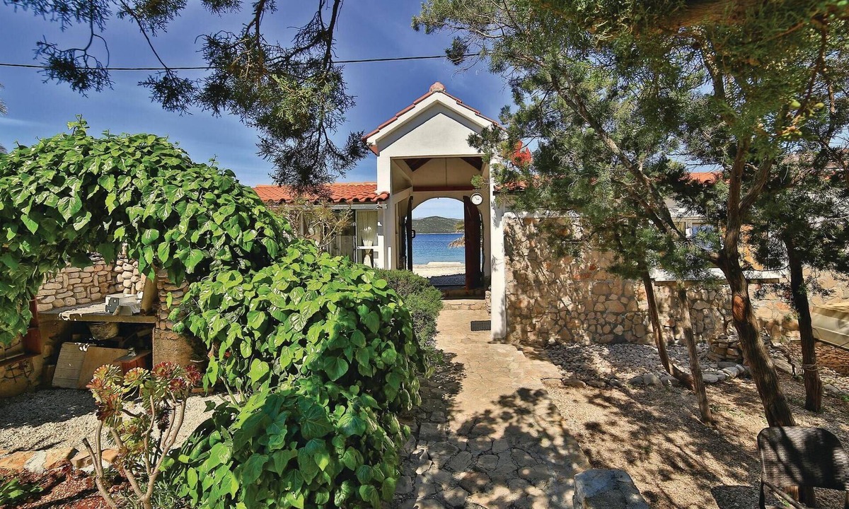 Drvenik Mali House | 3 bedroom beach front home in Drvenik Mali