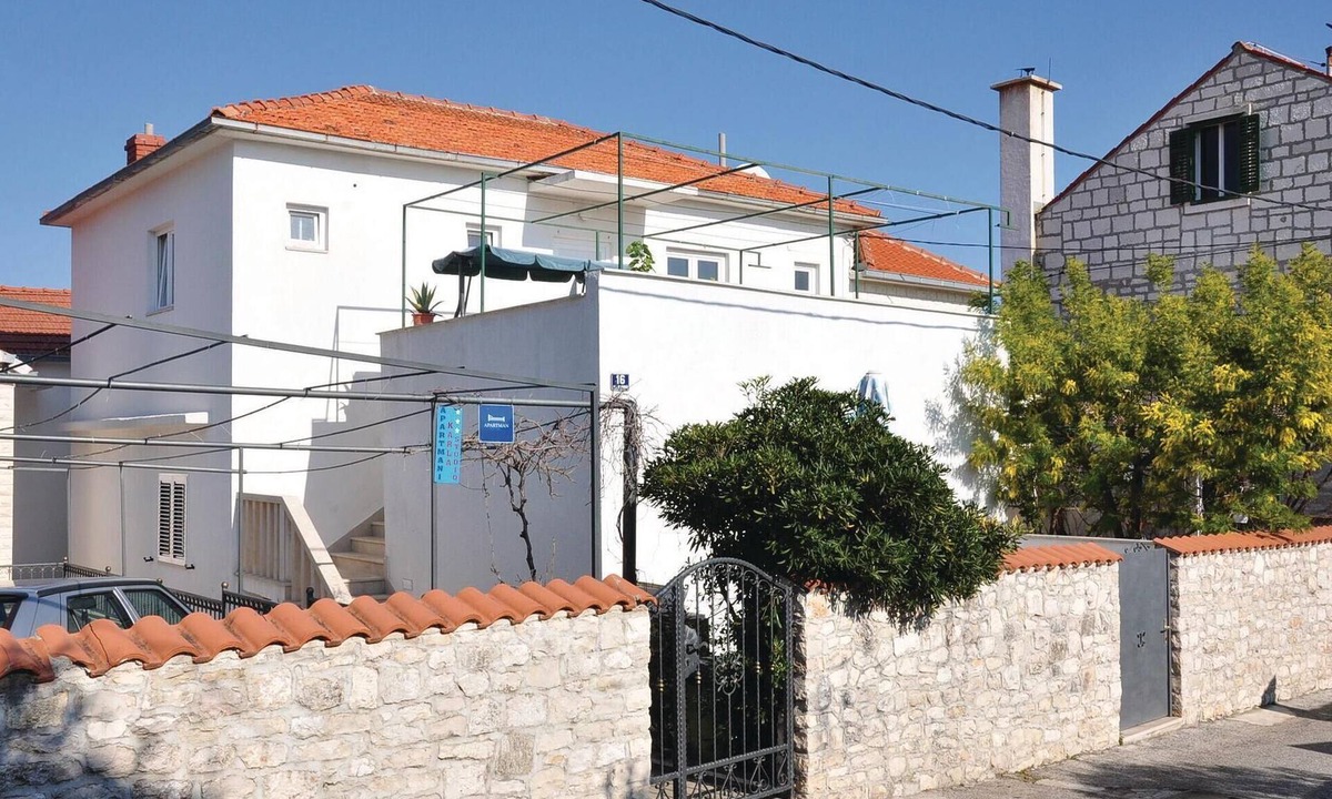 Supetar Apartment | 3 bedroom beach front apartment in Supetar