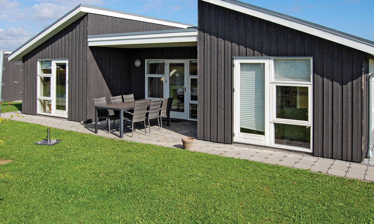 Flovt Strand House | 3 bedroom beach front home in Haderslev