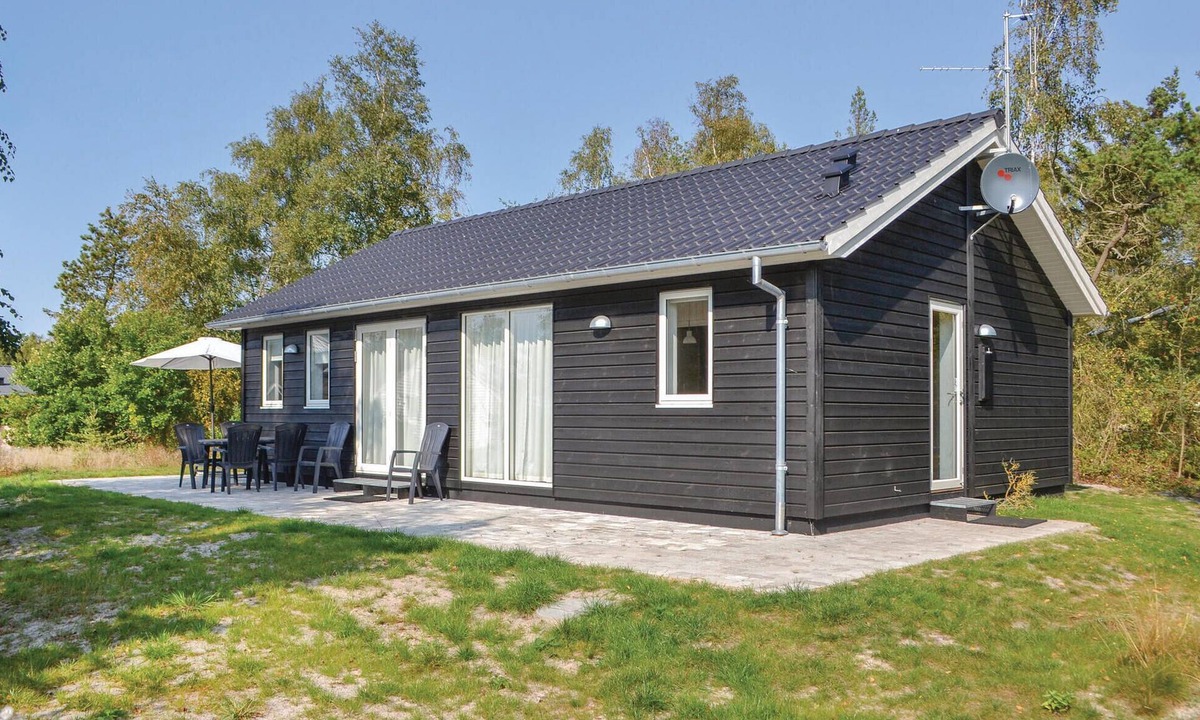 Knebel House | 3 bedroom beach front home in Knebel