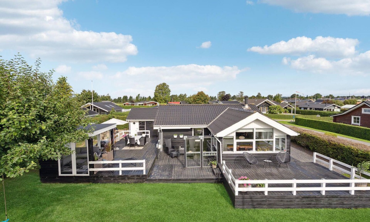Hejlsminde House | 3 bedroom beach front home in Hejls