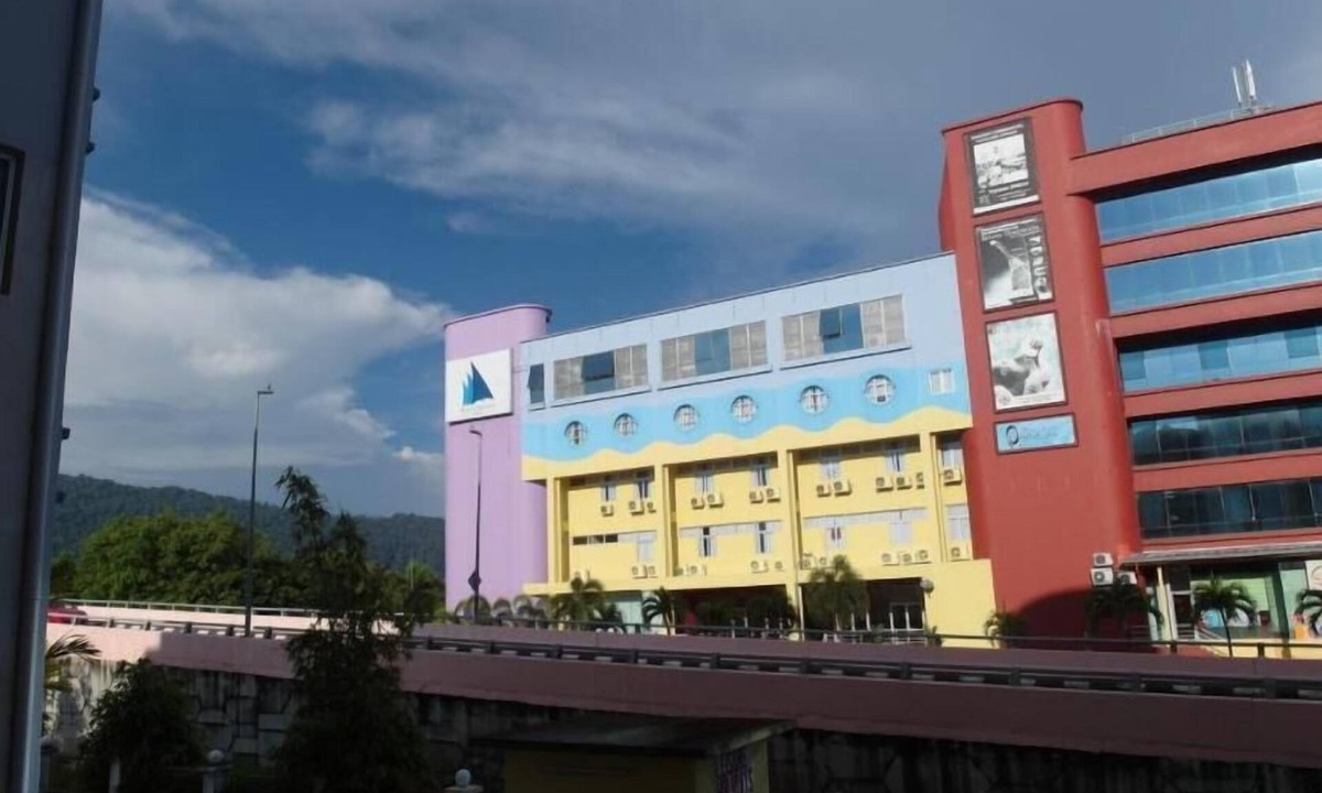 Padang Matsirat Apartment | 3 Bedroom Beachfront Apartment