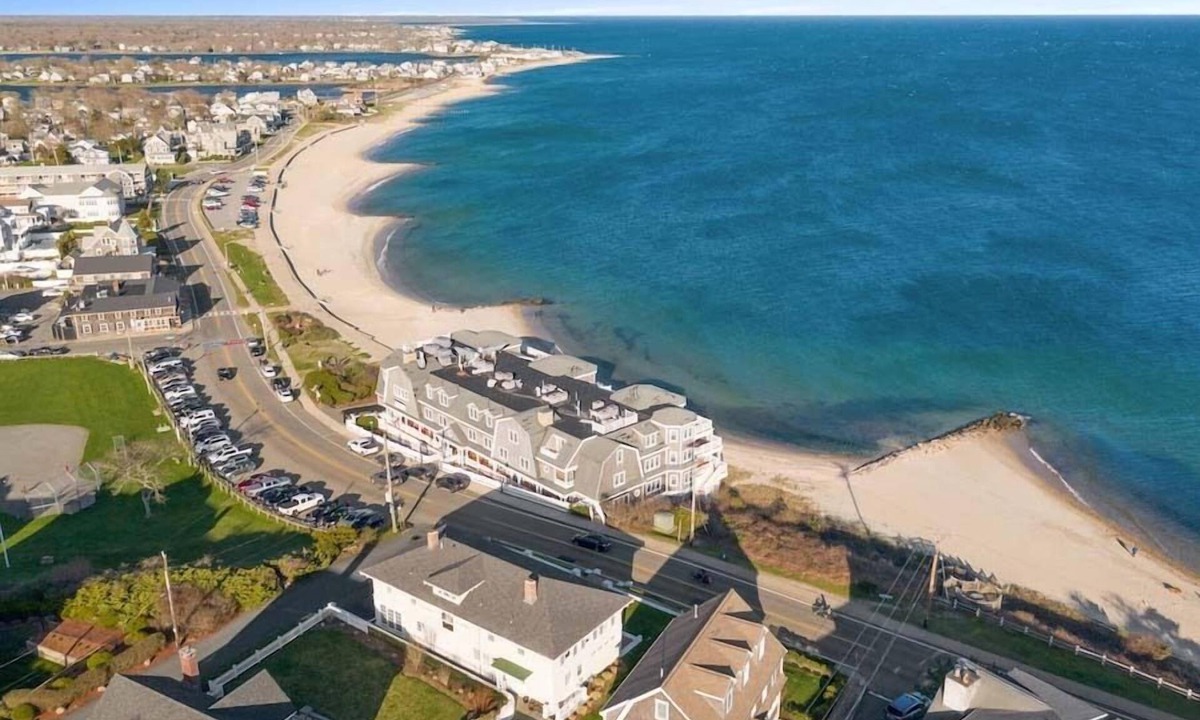 Falmouth Heights Condo | 3 Bedroom Beachfront Falmouth Condo RPAM053