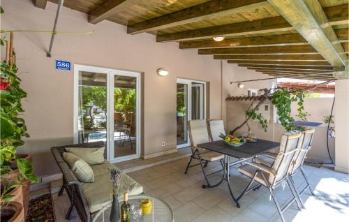 Barbat na Rabu House | 3 Bedroom Beautiful Home In Barbat