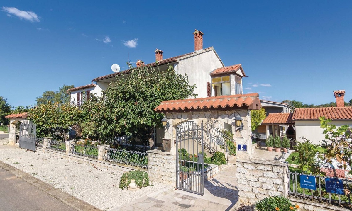 Vrvari Apartment | 3 bedroom beautiful apartment in Porec
