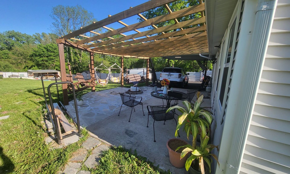 Bethel Bed & Breakfast | 3-bedroom bed & breakfast in quaint Kansas City with AC