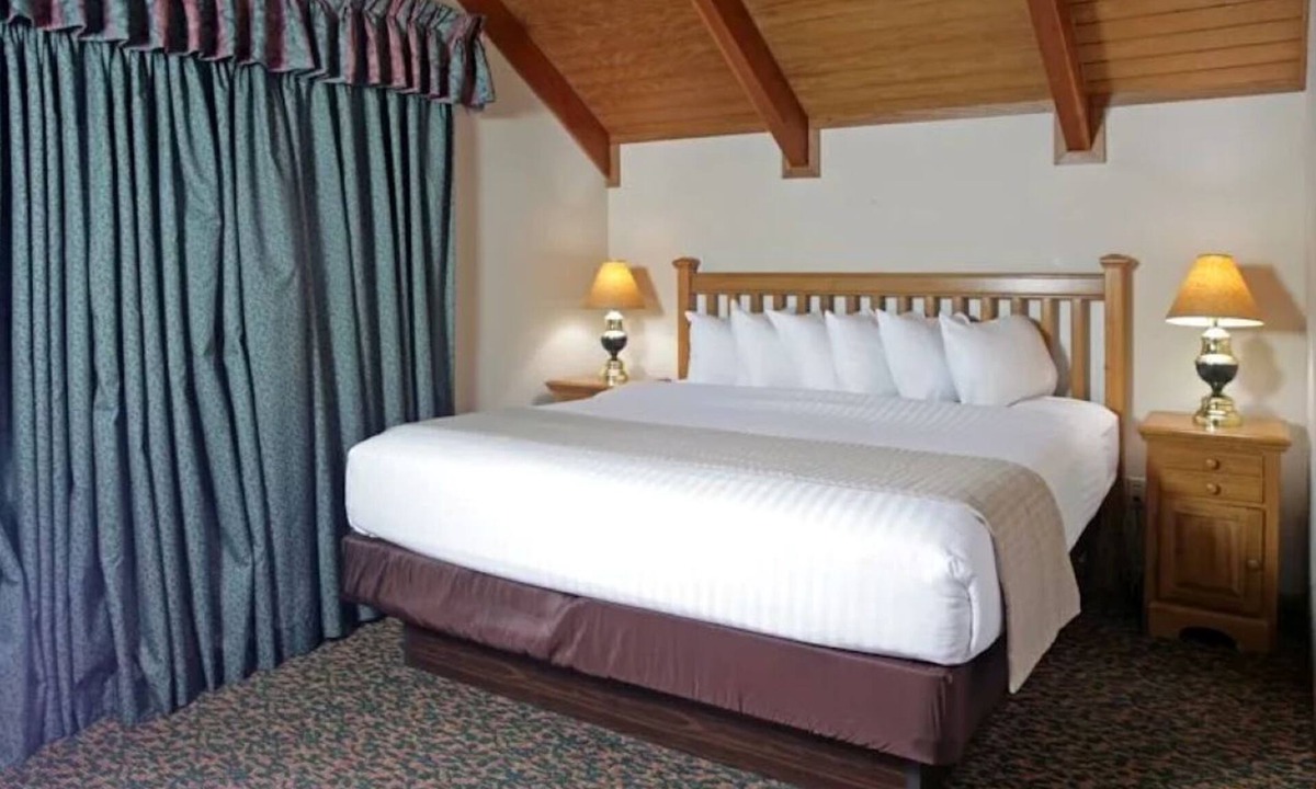 Breezy Point Resort | 3-bedroom cabin at Breezy Point Resort on golf course, Sleeps up to 10