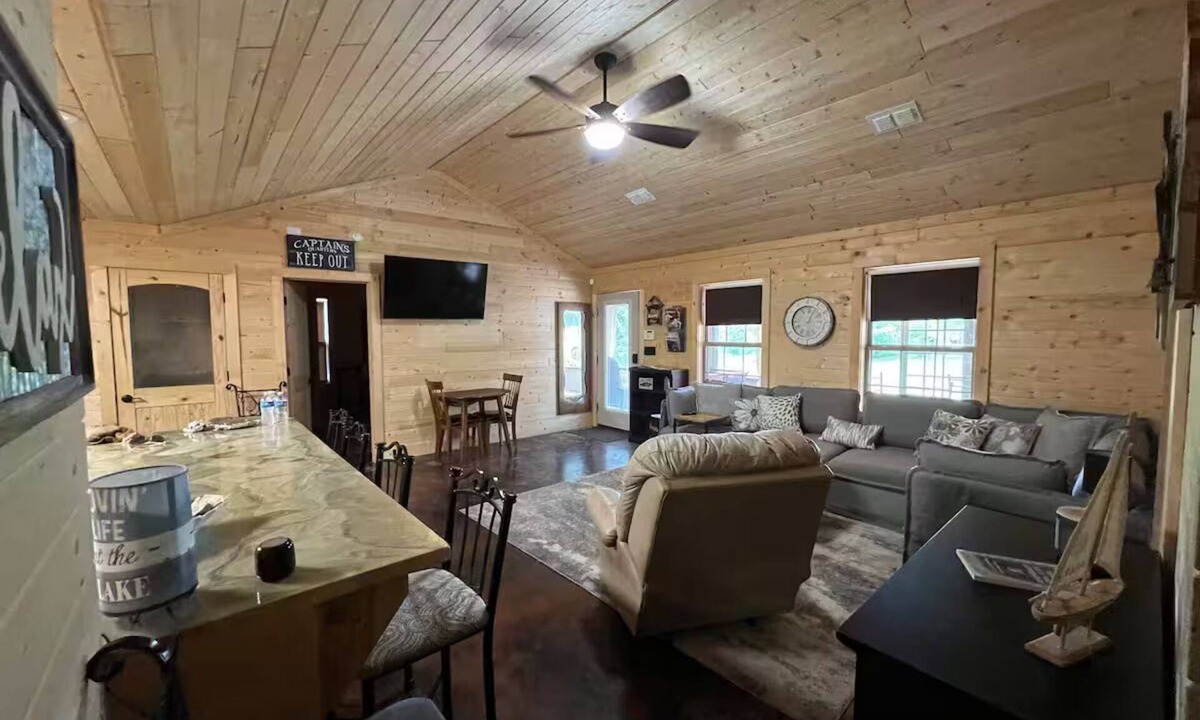 Higden Cabin | 3-bedroom cabin in enchanting Higden with cool AC breeze