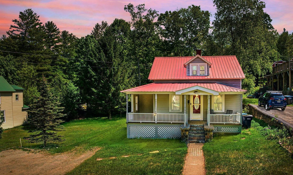 Saranac Lake Cottage | 3 Bedroom Cabin Village of Saranac Lake