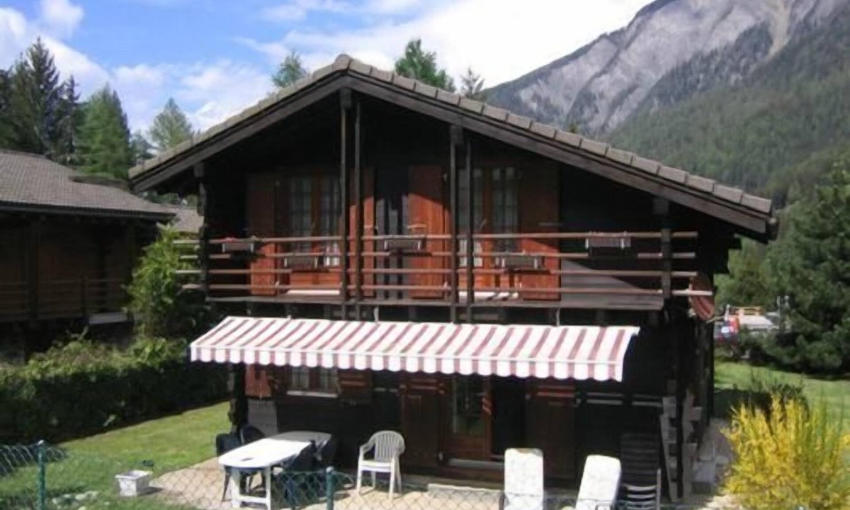 Saleinaz Ski Chalet | 3 bedroom chalet, Dil Arom, enclosed garden