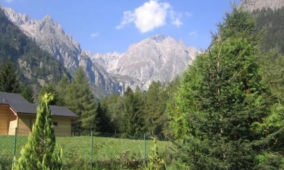 Saleinaz Ski Chalet | 3 bedroom chalet, Dil Arom, enclosed garden