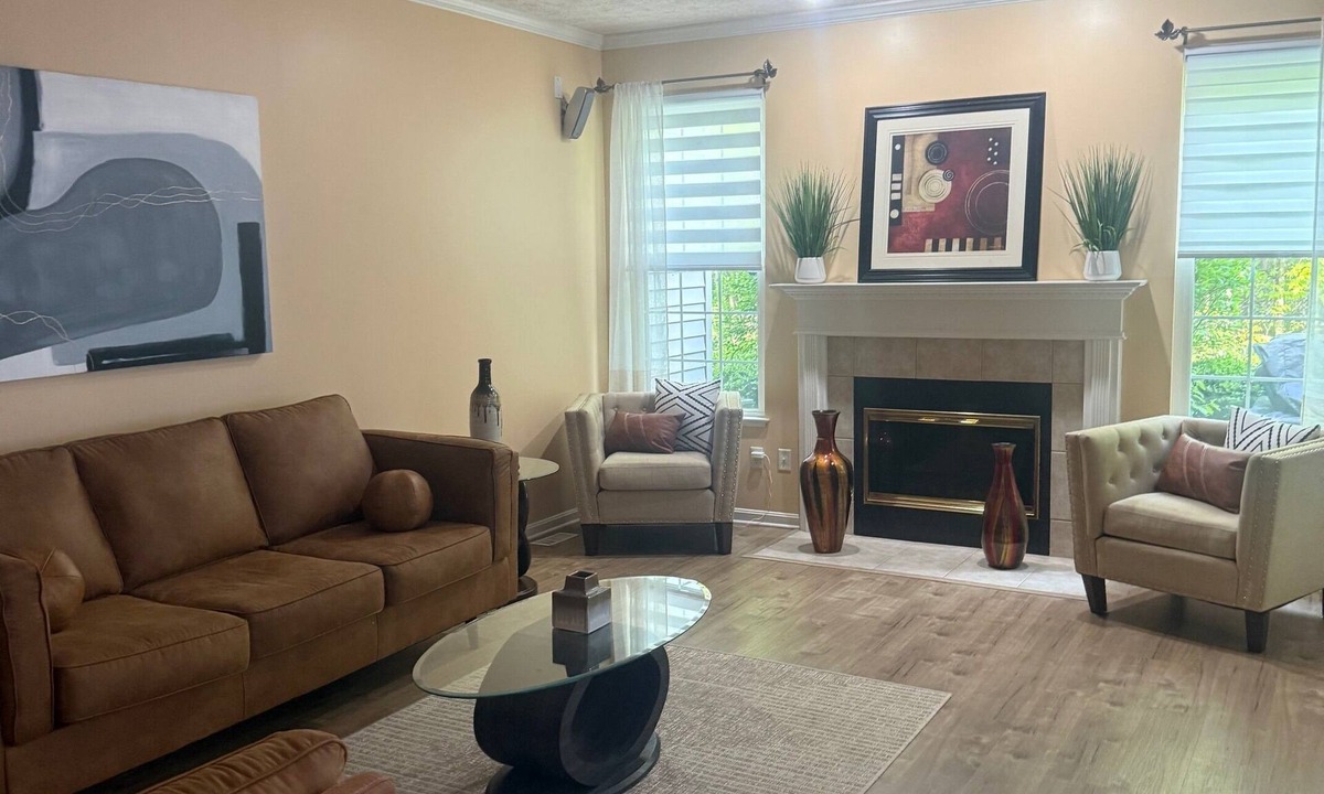 Westlake Condo | 3-bedroom condo in Westlake. Near Crocker Park. 15 minutes away from Airport.