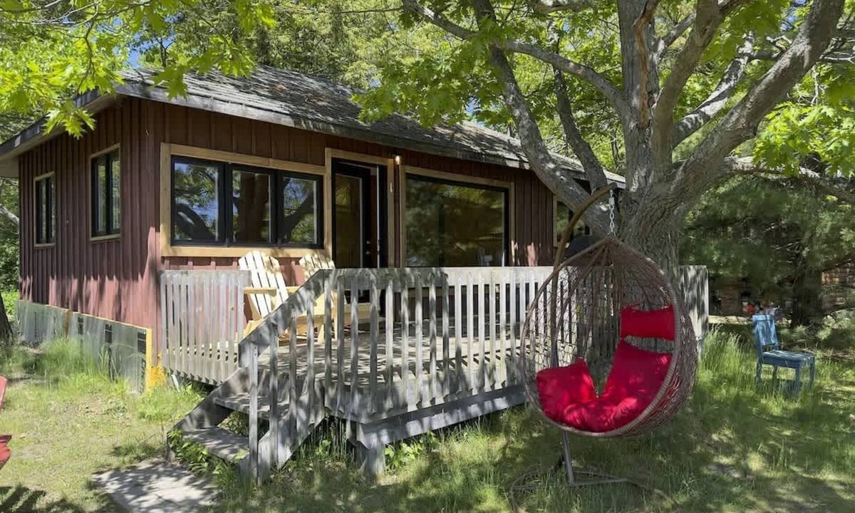 Carling House | 3-Bedroom Cottage #1 - Sand Bay