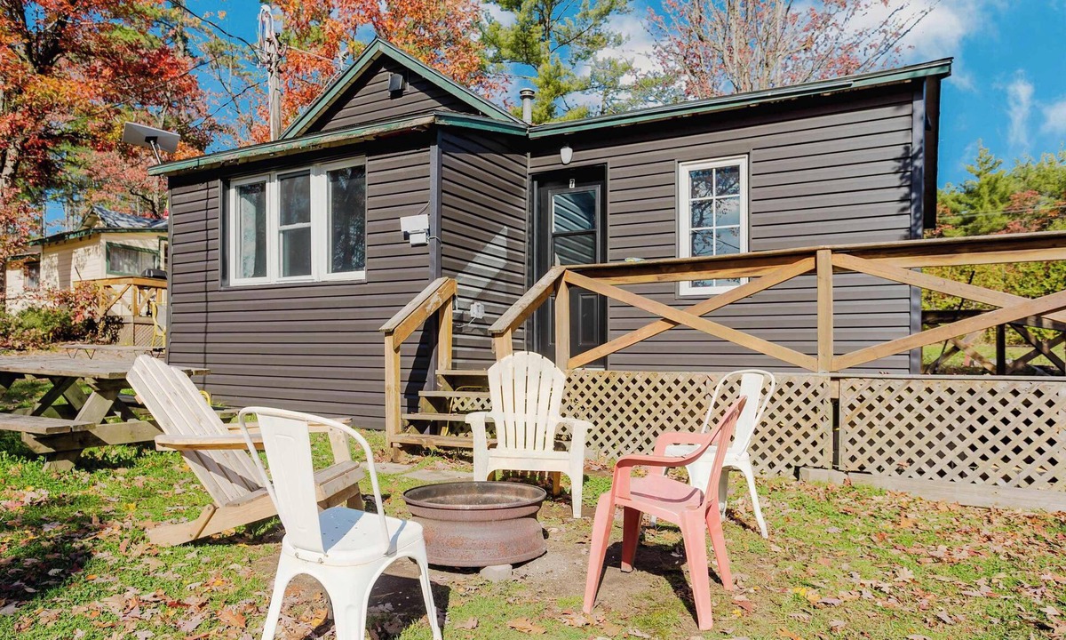Gravenhurst House | 3-Bedroom Cottage #7 - Austrian Pine