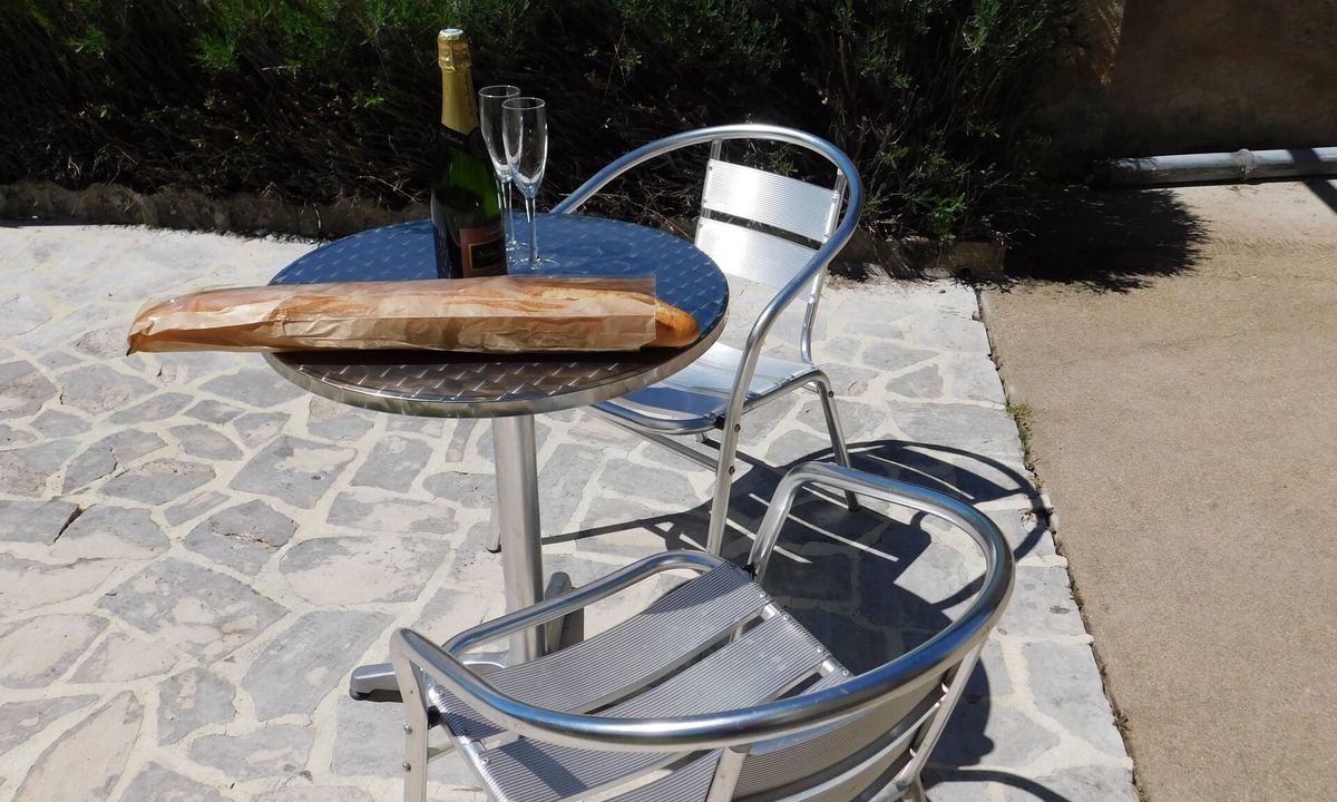 Montbron House | 3 Bedroom Country Cottage, close to town, great for fishing, cycling, walking