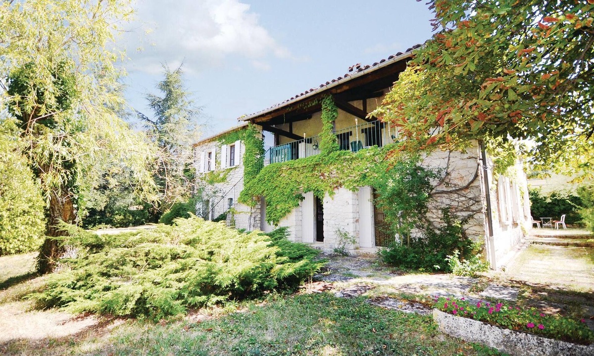 Sault House | 3 bedroom cozy home in Sault