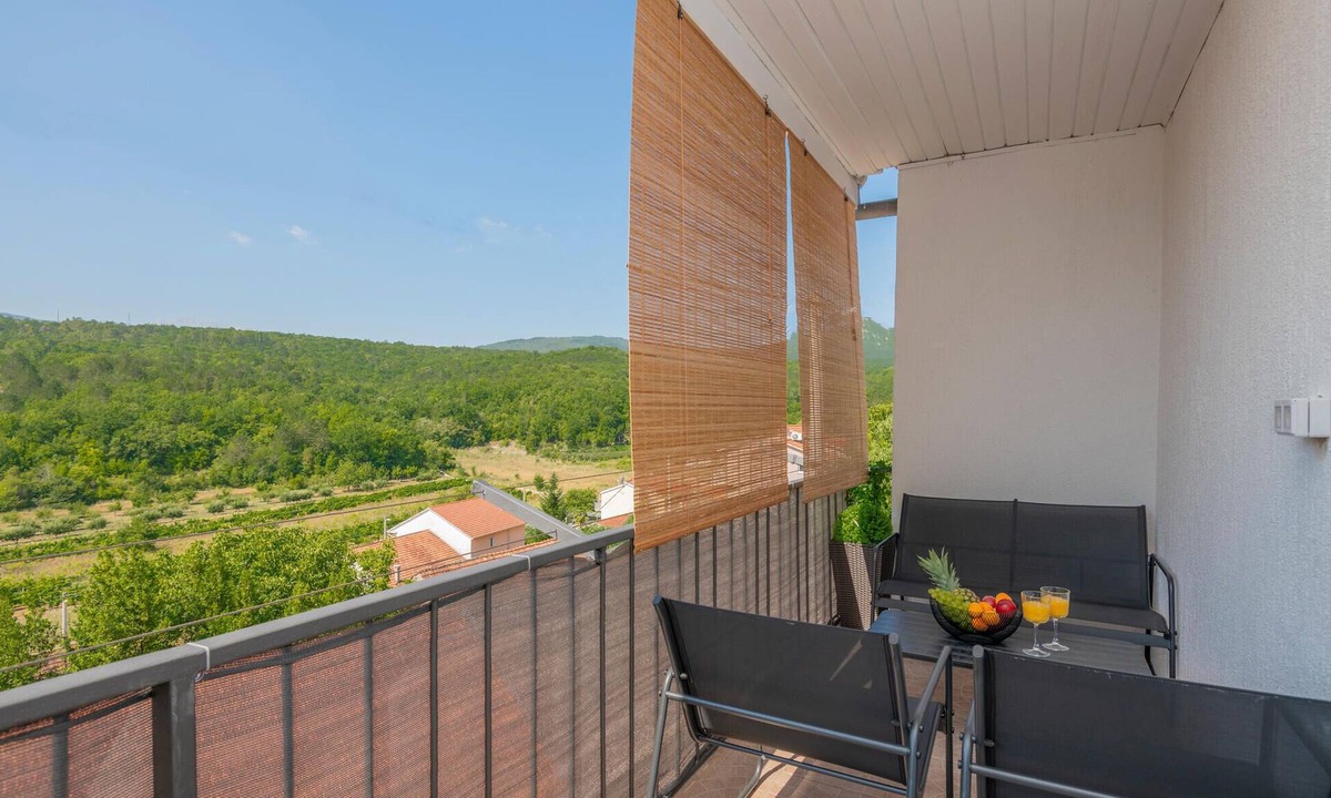 Prolozac House | 3 bedroom cozy home in Sumet