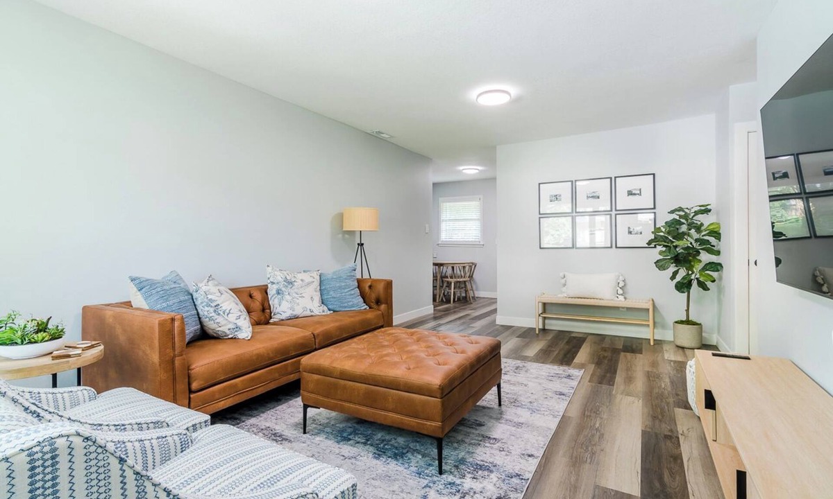 Manhattan House | 3 bedroom cozy house located footsteps away from KSU’s sporting events!