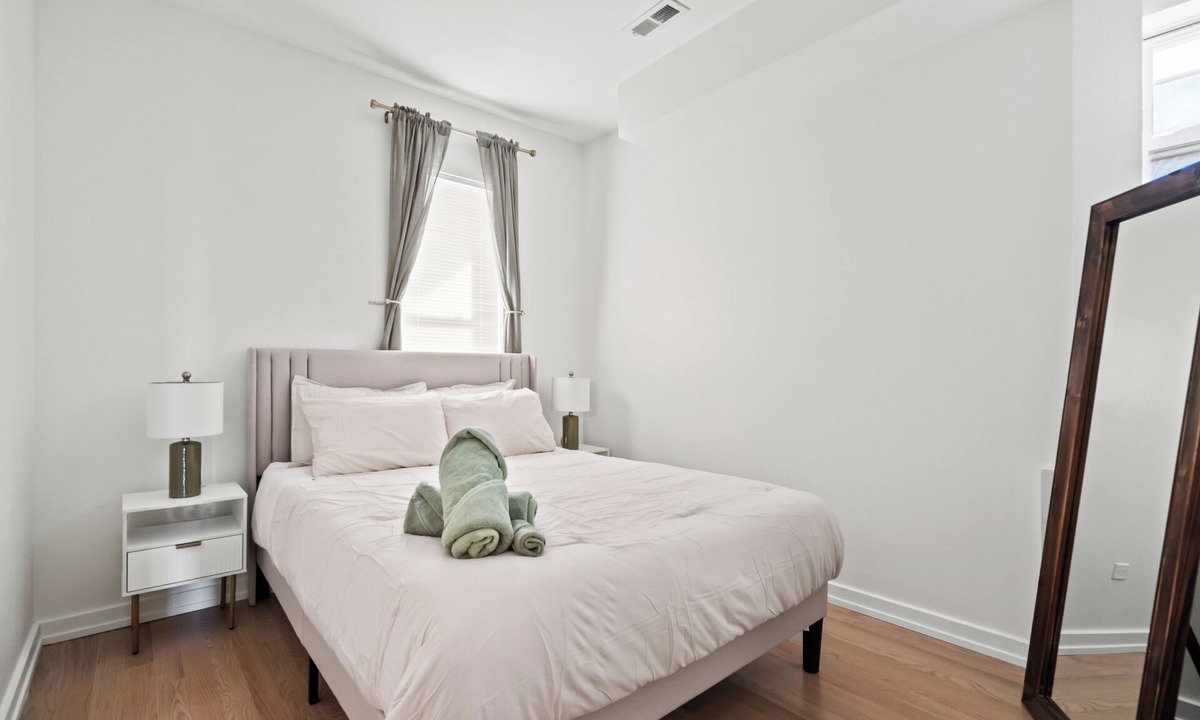 Pilsen Apartment | 3-Bedroom Duplex Luxury Apartment with King Suite