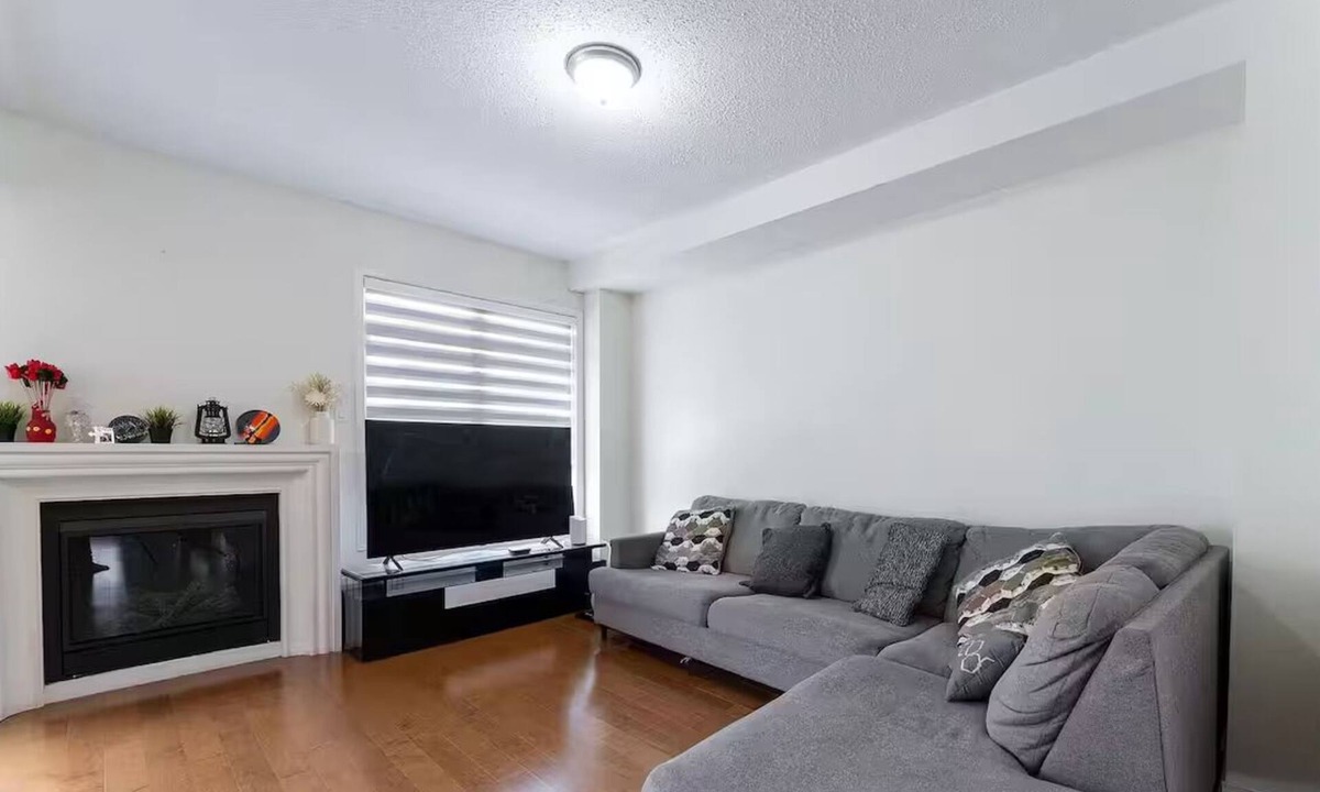 Brampton House | 3-Bedroom Family Home with Parking in Brampton