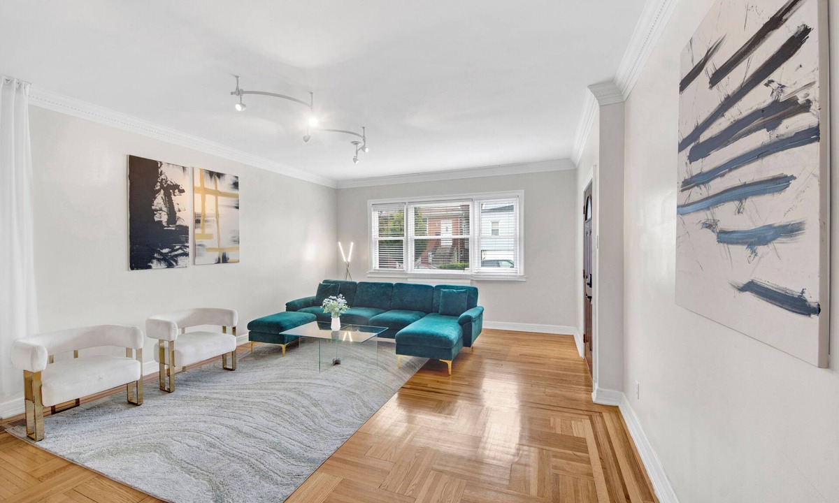 Southeast Yonkers House | 3 Bedroom Family House/Parking/Full Kitchen/Sleeps Groups