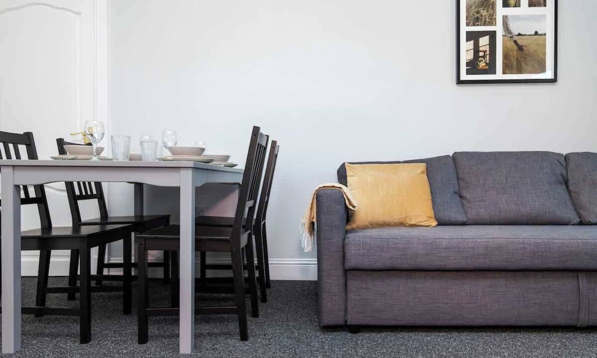 Grangemouth Apartment | 3 Bedroom Flat - Free Parking