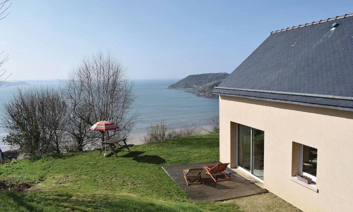 Saint-Michel-en-Greve House | 3 bedroom accommodation in Saint Michel en Greve
