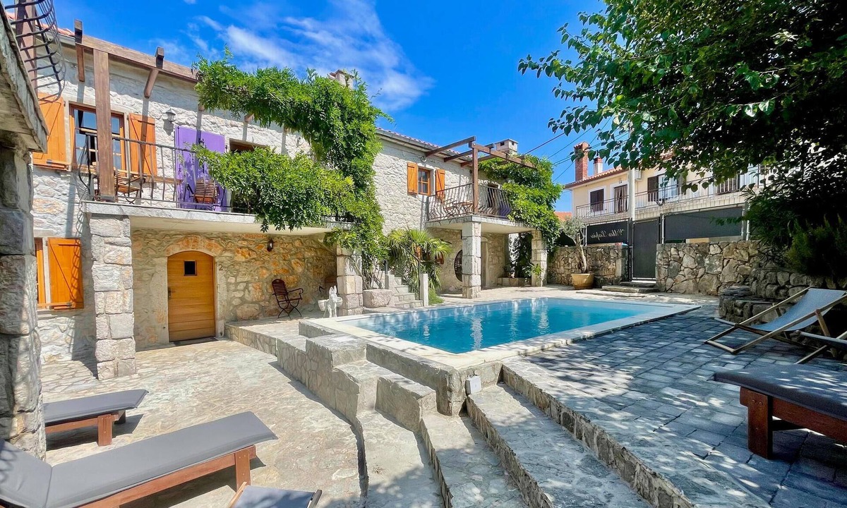 Gabonjin House | 3 bedroom gorgeous home in Gabonjin