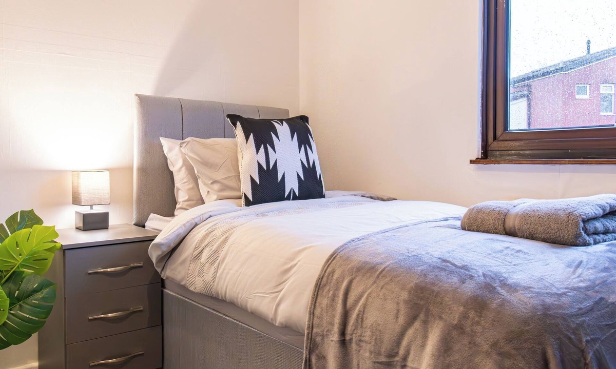 Telford House | 3 Bedroom Home with Parking