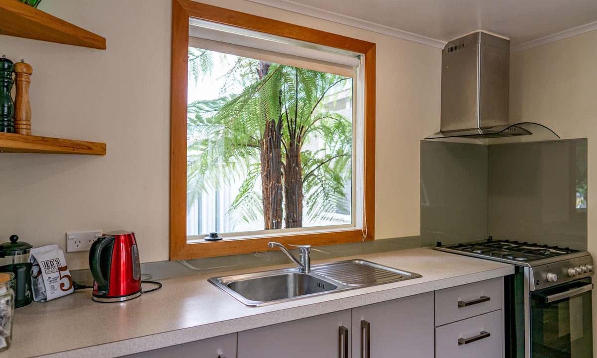 Palmerston North House | 3 Bedroom home, OSP parking for 2 vehicles, fast WiFi, 5 minute walk to city
