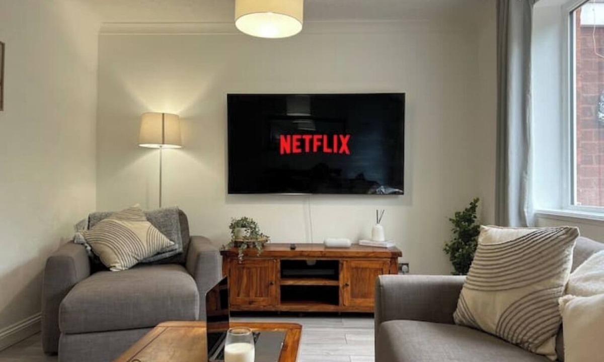 Hengoed House | 3 Bedroom Home - 6 guests